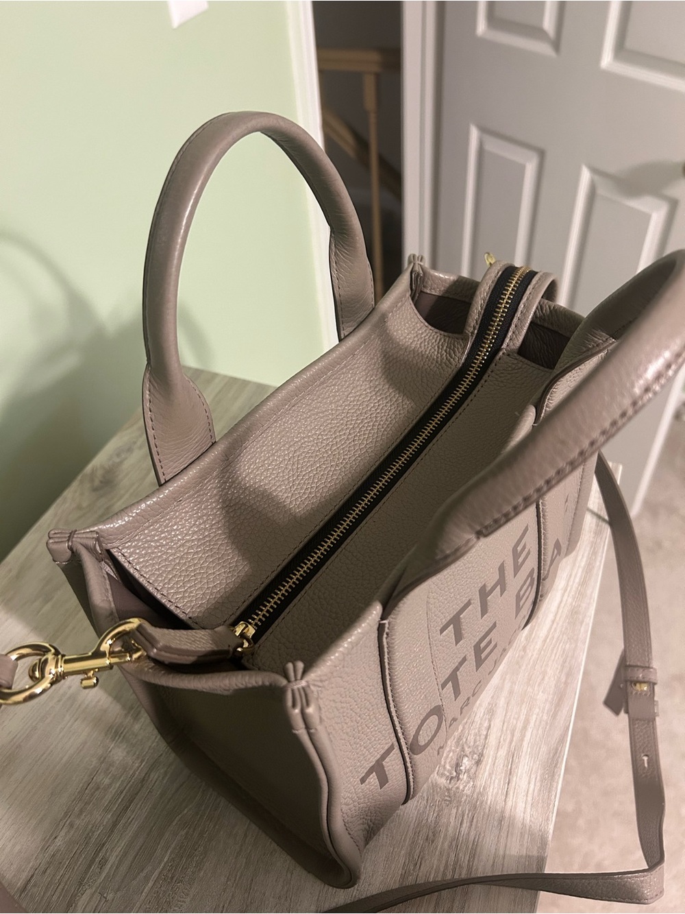 Marc Jacobs- THE LEATHER SMALL TOTE BAG - Picture 6 of 6